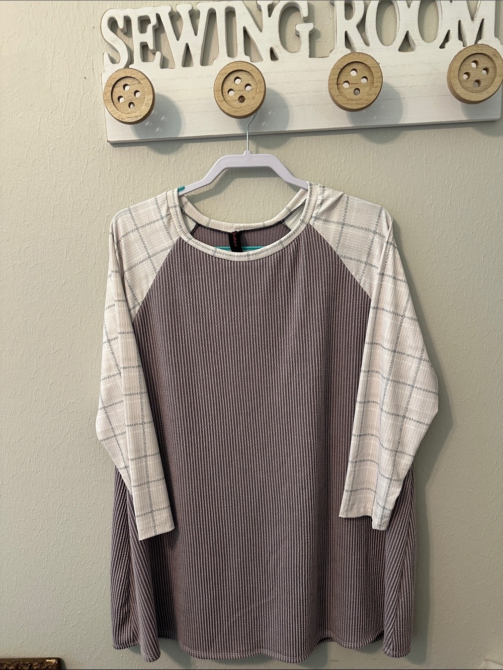 Woman’s raglan top